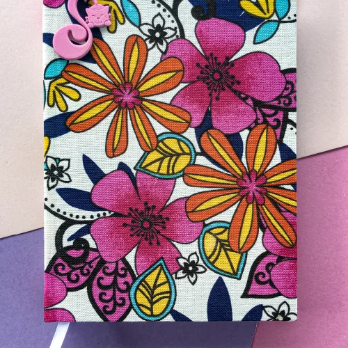 cuaderno de tela con flores de primavera