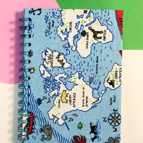 Cuaderno de tela con diseño de mapa